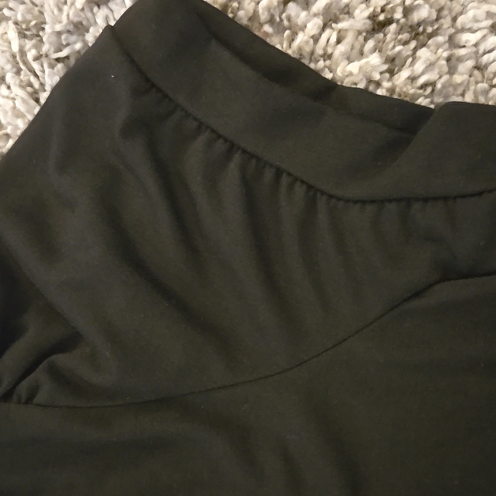 Black Ruffled V-Neck Top - Picture 2 of 6